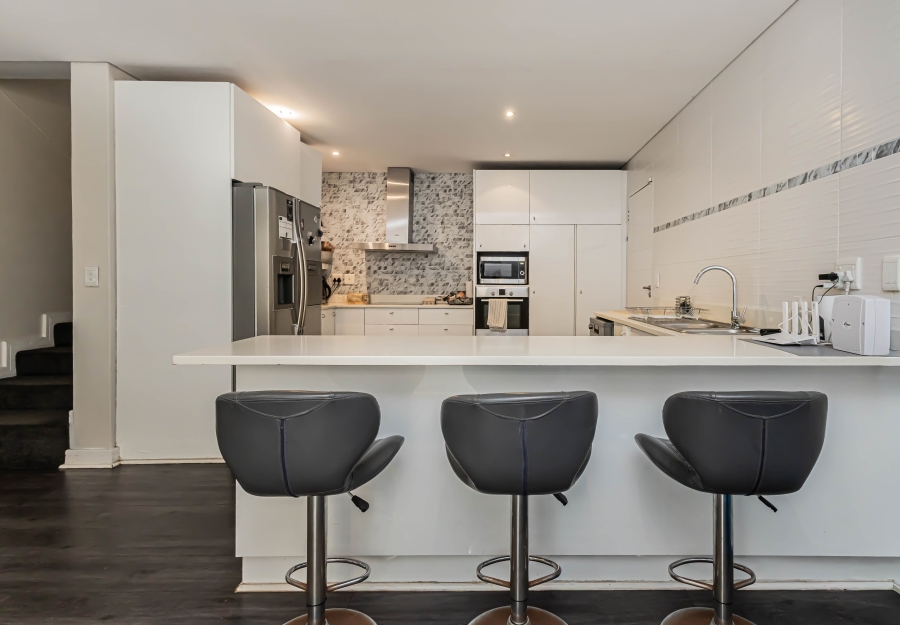 3 Bedroom Property for Sale in Sea Point Western Cape